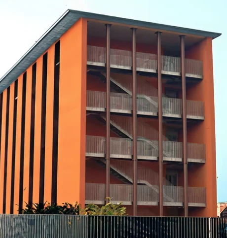 Edificio arancione del Campus 1
